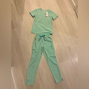 NWT Flattering seafoam green FIGS XS-S set